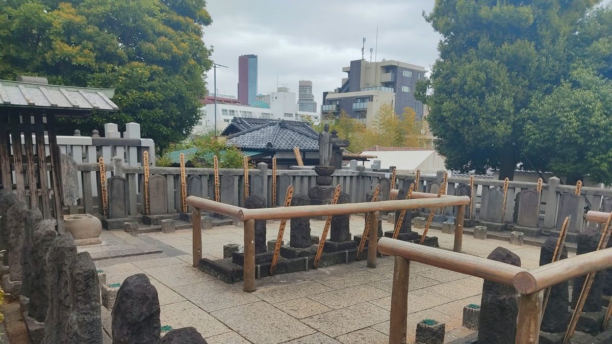 Sengakuji and the graves of the 47 ronin